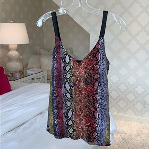 Snake skin patterned tank